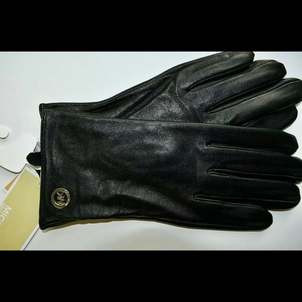 NWT Michael Kors Lambskin Leather Logo Touch Screen Gloves Black Buttery soft M